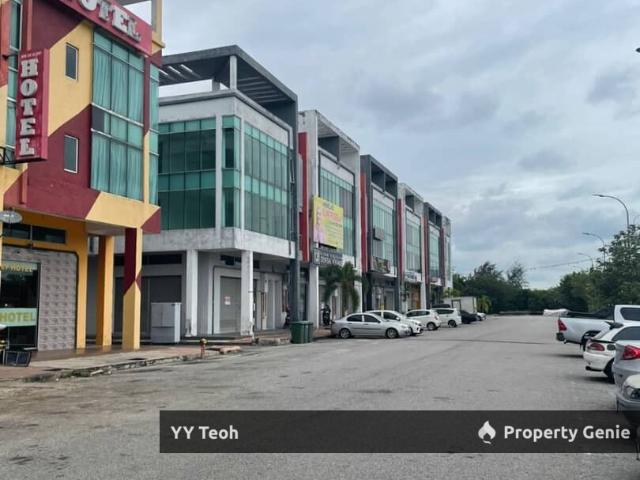 Shop Office for sale in Malaka