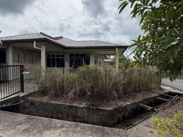 Terraced House for sale in Kuching, Bahagian Kuching