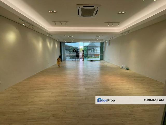 Shop for rent in Malaka