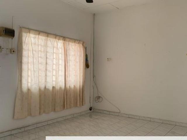 House for sale in Malaka
