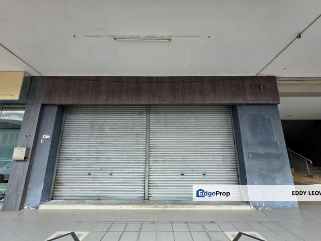 Shop for rent in Malaka