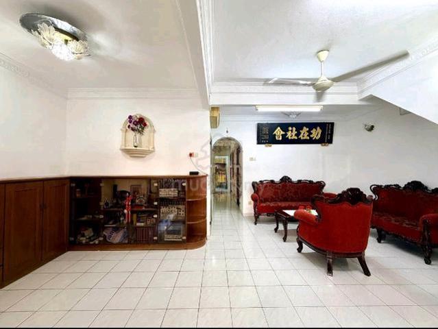 Townhouse for sale in Malaka