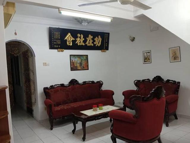 Townhouse for sale in Malaka