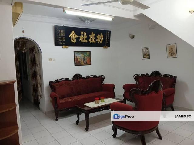 House for sale in Malaka