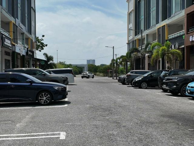 Shop for sale in Malaka