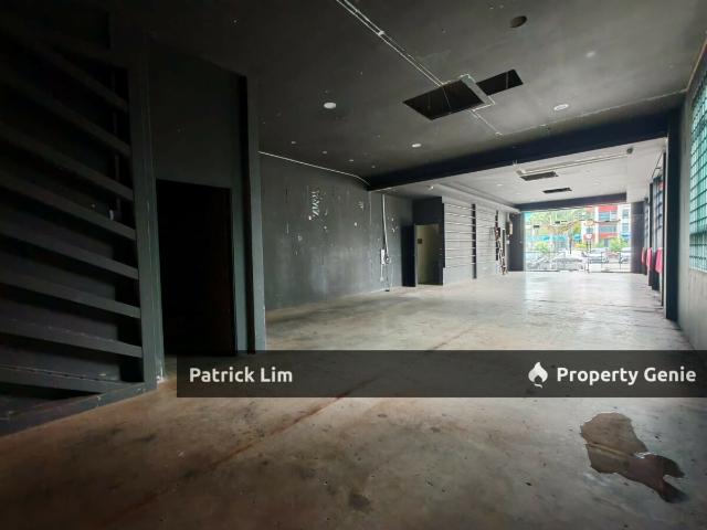 Shop for rent in Malaka