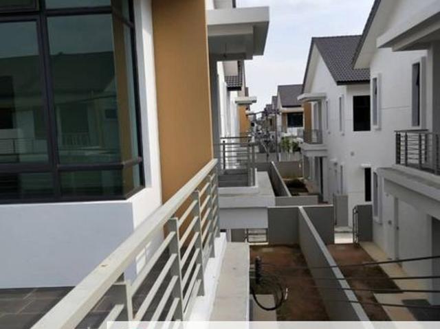 House for sale in Malaka