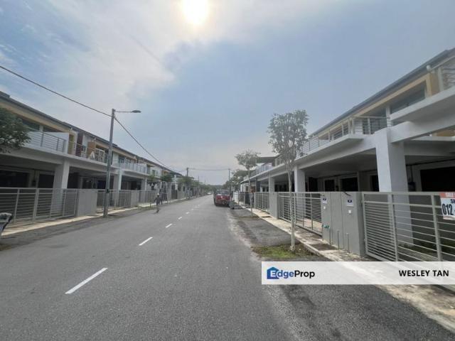 House for sale in Malaka