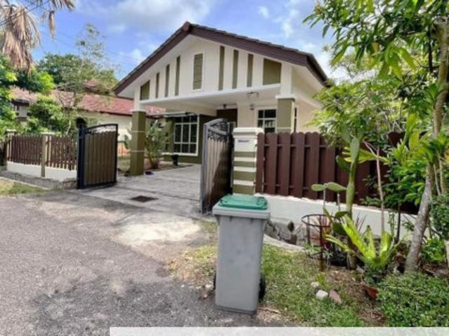 House for sale in Malaka