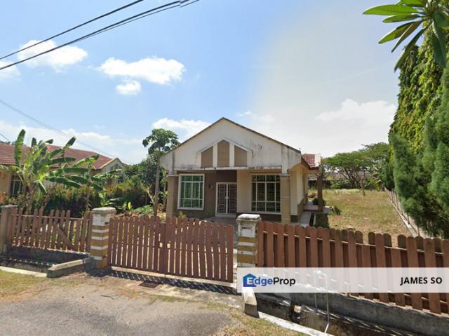 House for sale in Malaka