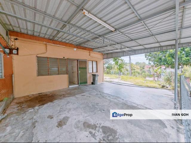 House for sale in Malaka