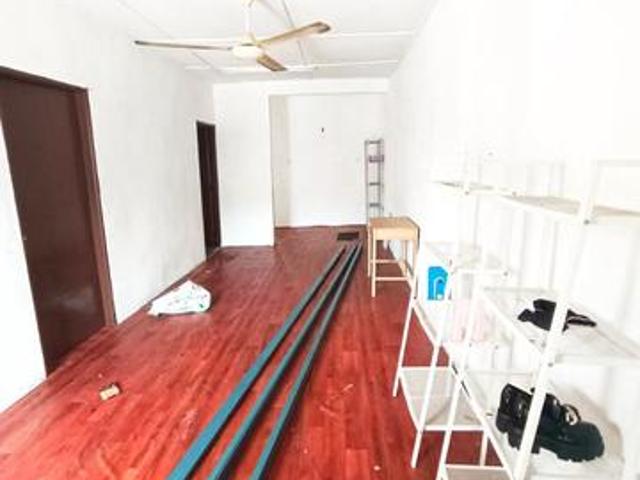 Terraced House for sale in Malaka