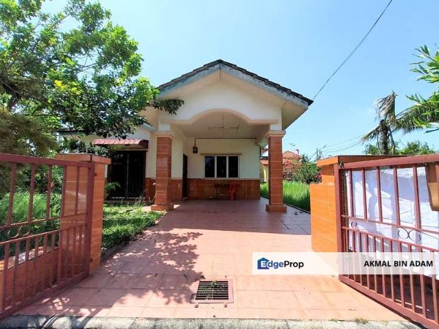 House for sale in Malaka