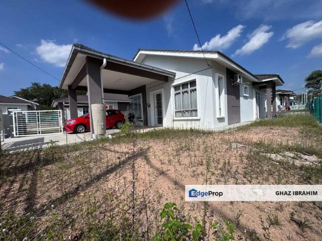 House for sale in Malaka