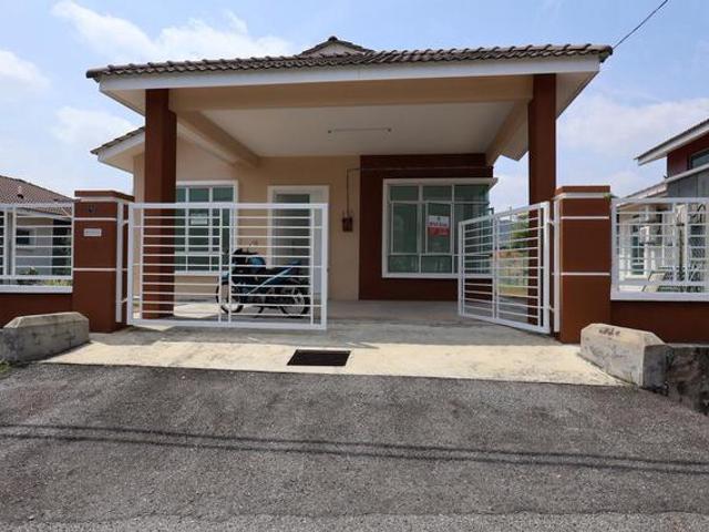 Terraced House for sale in Malaka