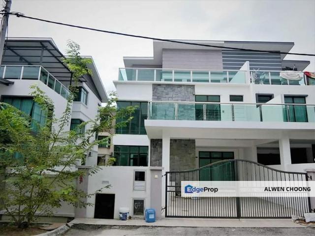 House for sale in Malaka