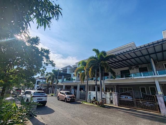 Terraced House for sale in Malaka