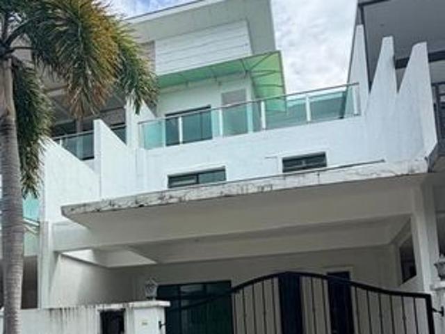 House for sale in Malaka