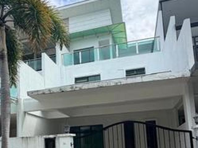 Terraced House for sale in Malaka