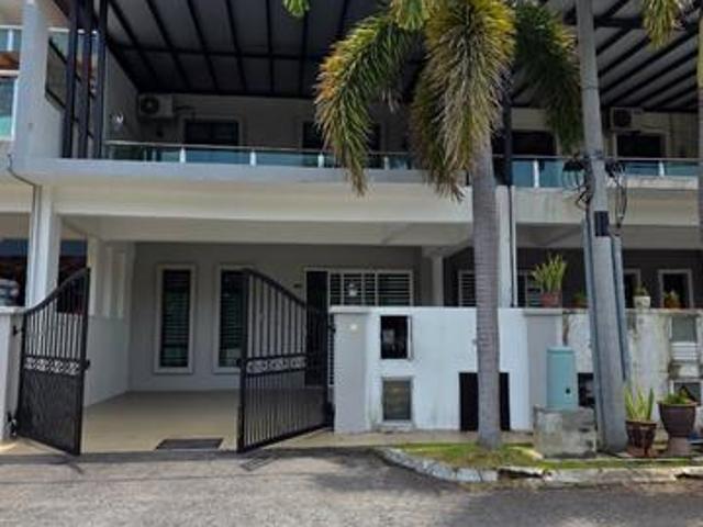 Terraced House for sale in Malaka