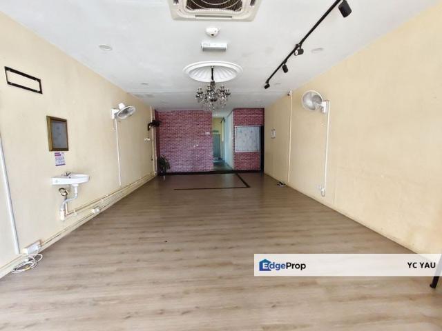 Shop for rent in Malaka