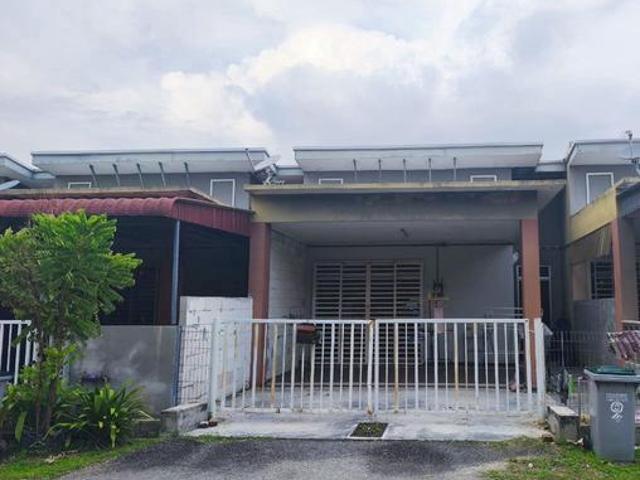 Terraced House for sale in Malaka