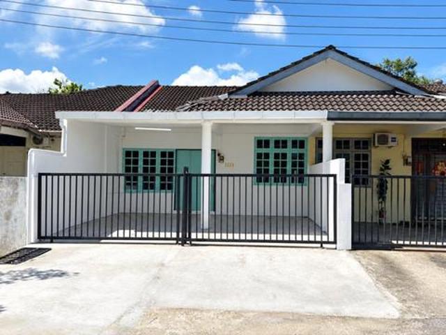 Terraced House for sale in Kuching, Bahagian Kuching