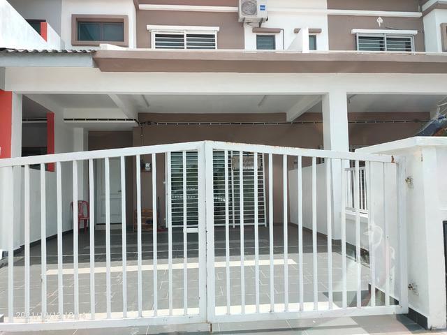 Terraced House for sale in Tanjong Karang, Selangor