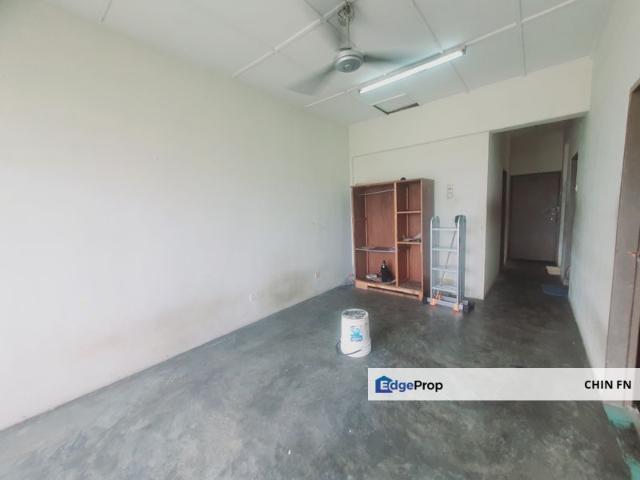 Flat for sale in Malaka