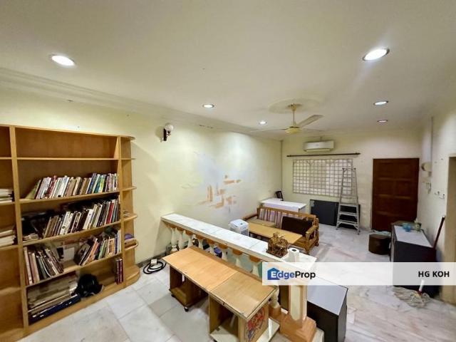 House for sale in Malaka
