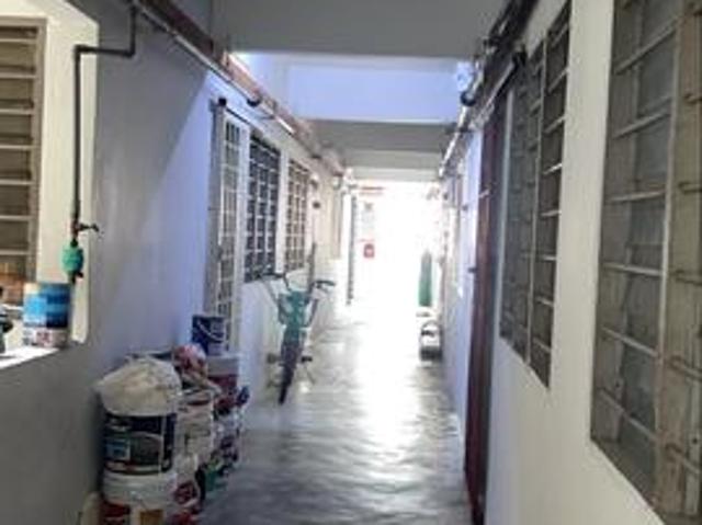 Flat for sale in Malaka