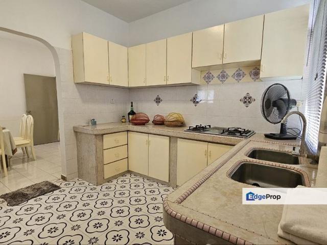 House for sale in Malaka