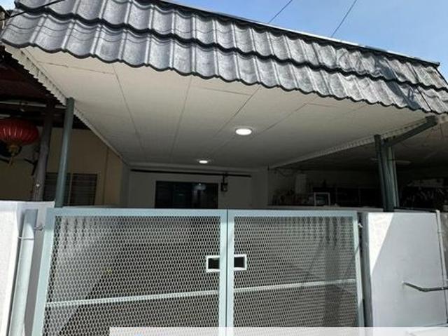 House for sale in Malaka