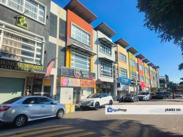 Shop for sale in Malaka