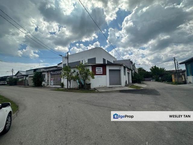 Warehouse for sale in Malaka
