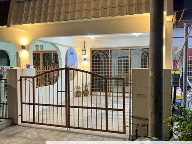 House for rent in Malaka