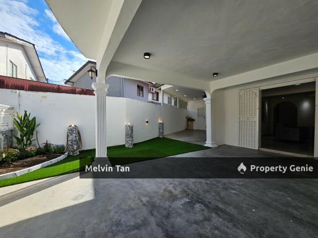 Terraced House for sale in Malaka
