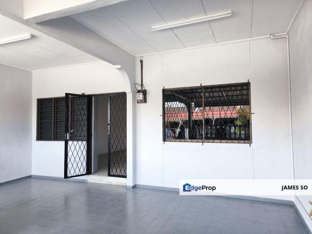House for sale in Malaka