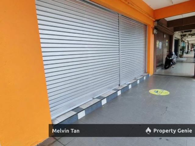 Shop for sale in Malaka
