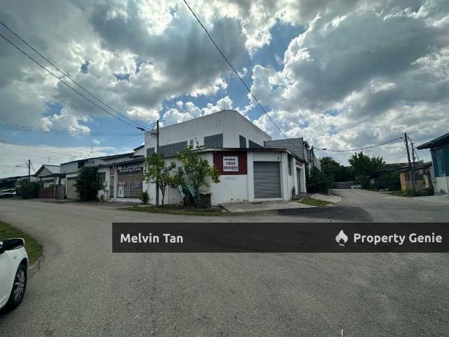 Warehouse for sale in Malaka