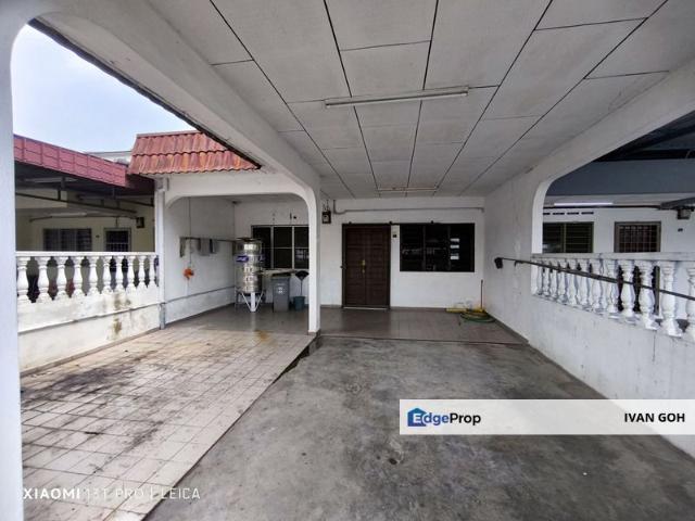 House for sale in Malaka