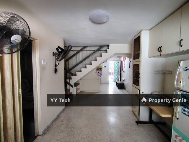 Terraced House for sale in Malaka