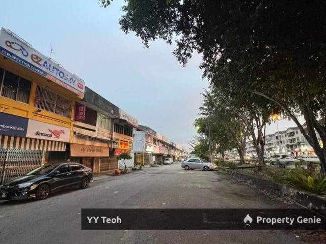 Shop for sale in Malaka