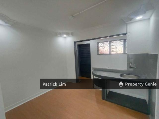 Terraced House for sale in Malaka