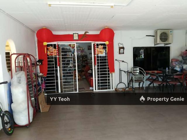 Terraced House for sale in Malaka