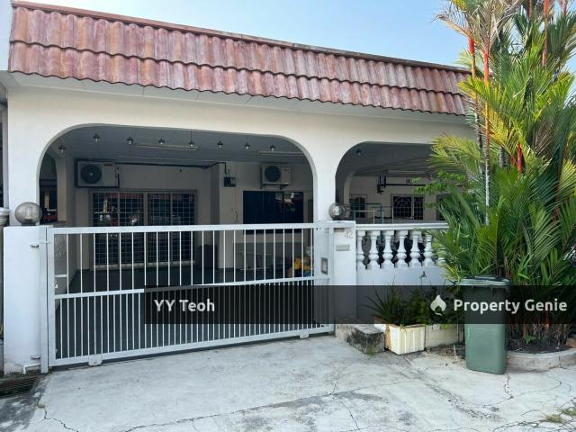 Terraced House for sale in Malaka