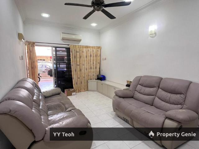 Terraced House for sale in Malaka