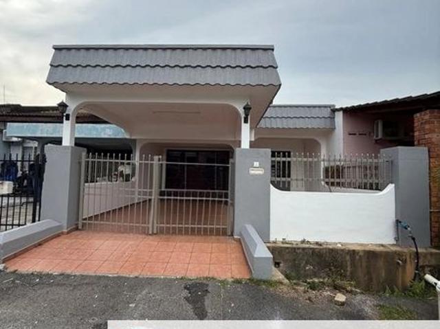 House for sale in Malaka