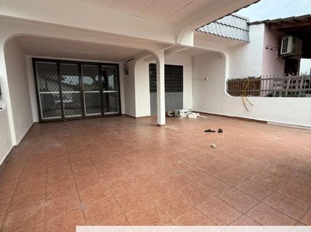House for sale in Malaka