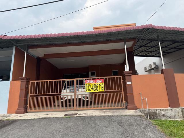 Terraced House for sale in Malaka